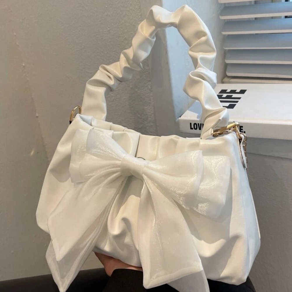 White leather Purse with Ribbon bow and gold chain Strap Detail | NEW